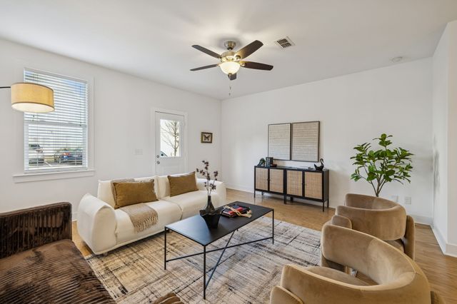 743 Cottage Park Dr, Nashville, TN 37207