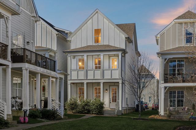 743 Cottage Park Dr, Nashville, TN 37207