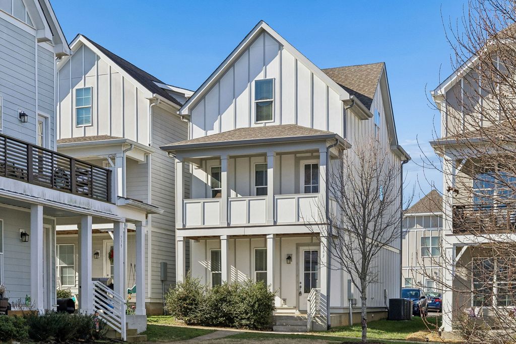 743 Cottage Park Dr, Nashville, TN 37207