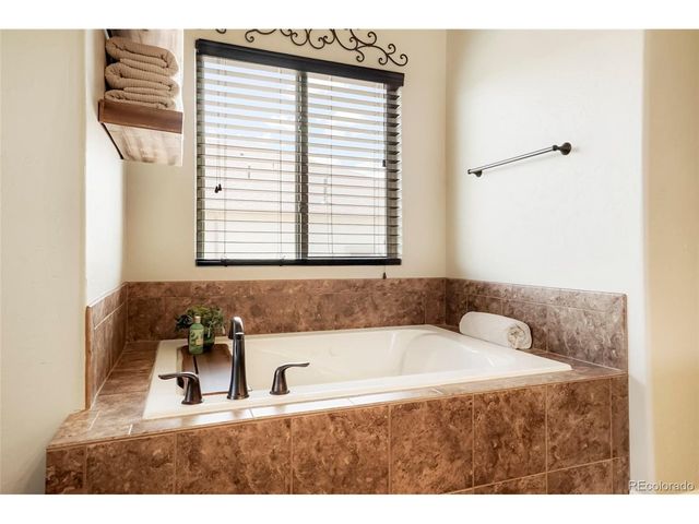7995 Angel View Dr, Frederick, CO 80530