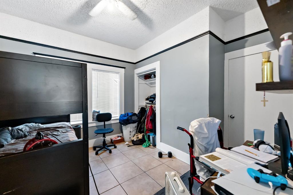 Image 10 of property listing at 265 N Effie Street, Fresno, CA 93701