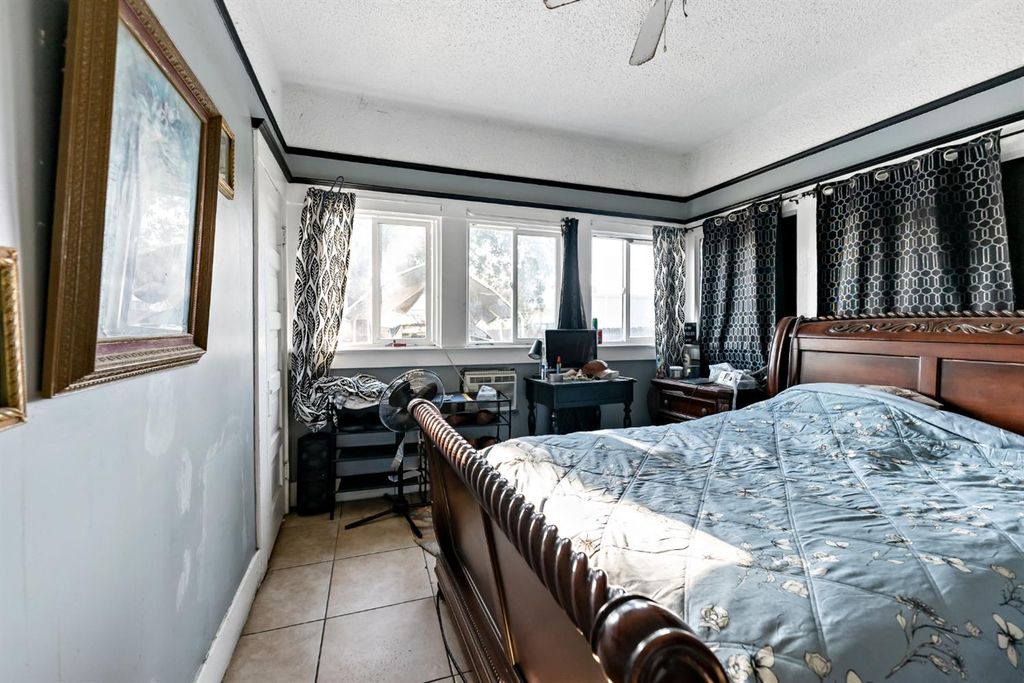 Image 12 of property listing at 265 N Effie Street, Fresno, CA 93701