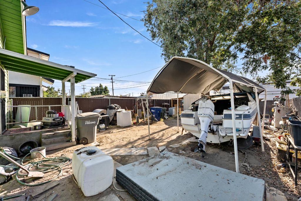 Image 16 of property listing at 265 N Effie Street, Fresno, CA 93701