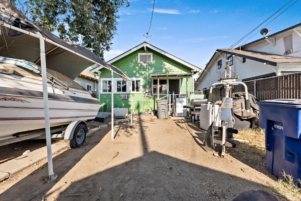 Image 18 of property listing at 265 N Effie Street, Fresno, CA 93701