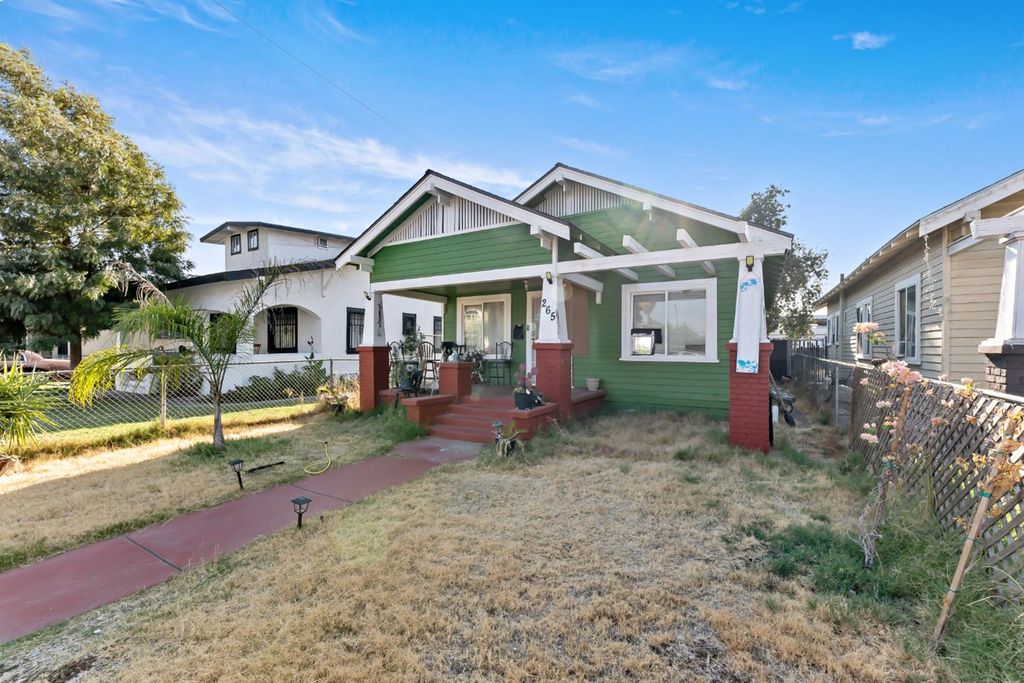 Image 2 of property listing at 265 N Effie Street, Fresno, CA 93701