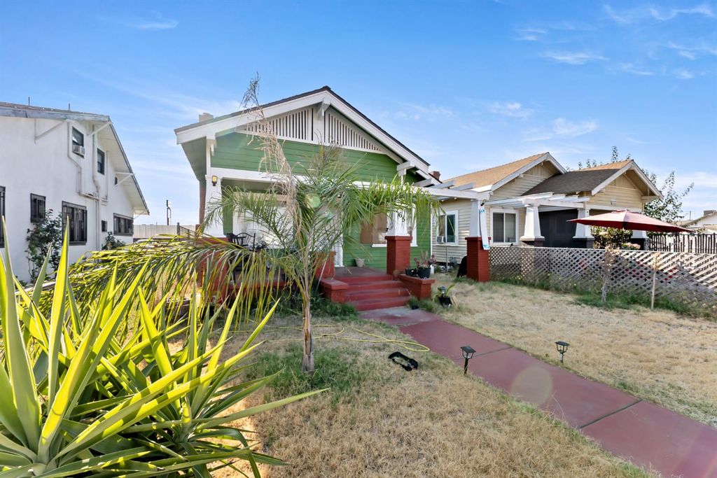 Image 3 of property listing at 265 N Effie Street, Fresno, CA 93701