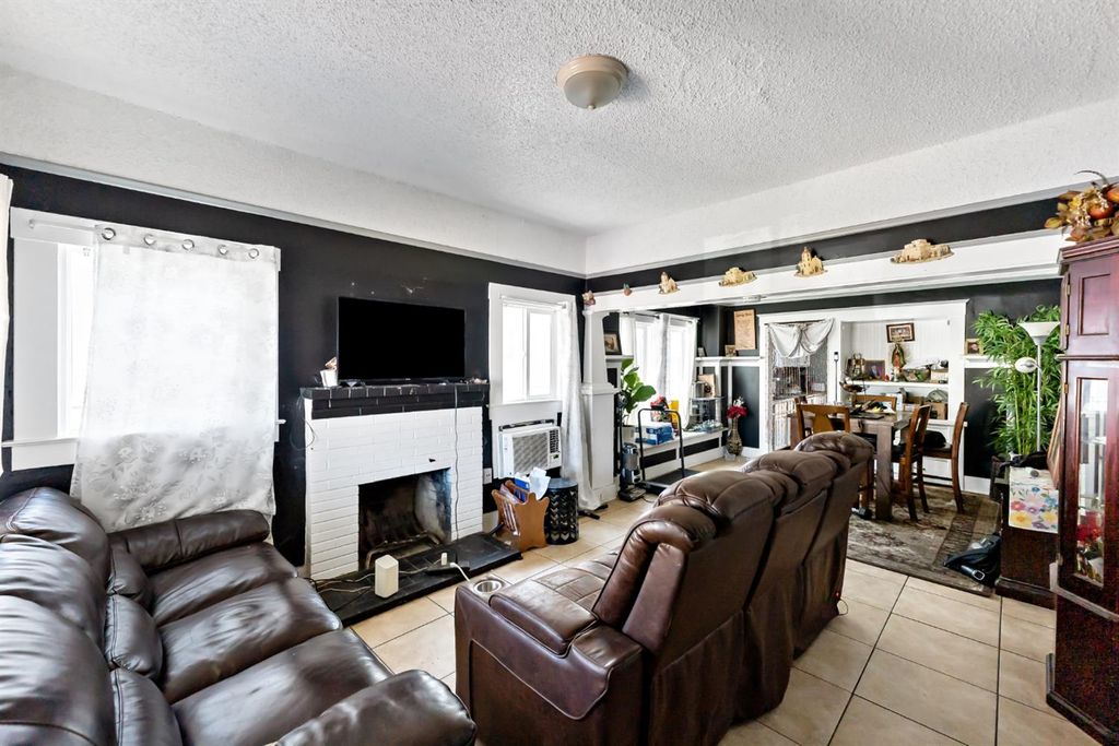 Image 4 of property listing at 265 N Effie Street, Fresno, CA 93701