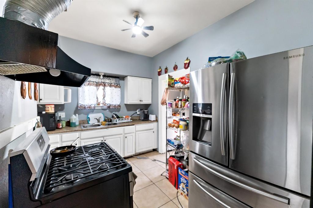 Image 8 of property listing at 265 N Effie Street, Fresno, CA 93701