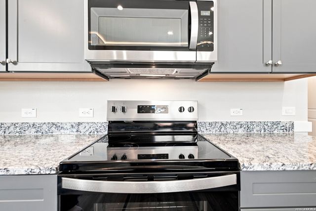 130 Merion Ln, La Vernia, TX 78121
