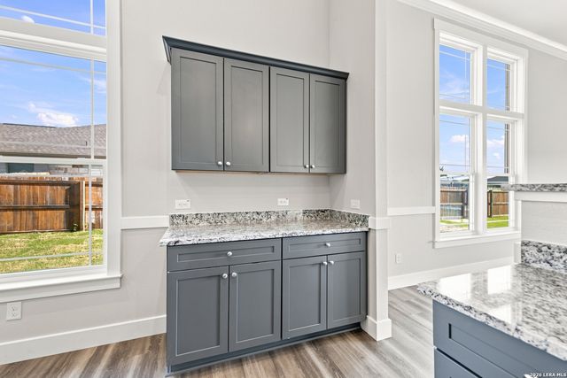 130 Merion Ln, La Vernia, TX 78121