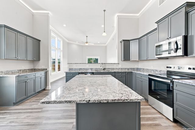 130 Merion Ln, La Vernia, TX 78121
