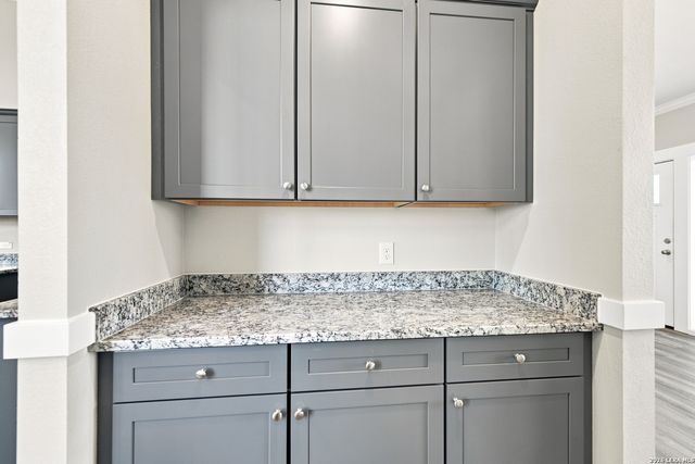 130 Merion Ln, La Vernia, TX 78121