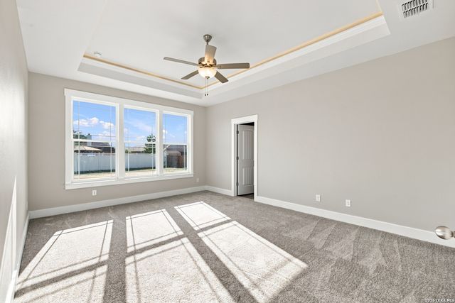 130 Merion Ln, La Vernia, TX 78121