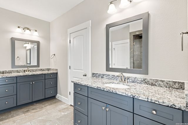 130 Merion Ln, La Vernia, TX 78121