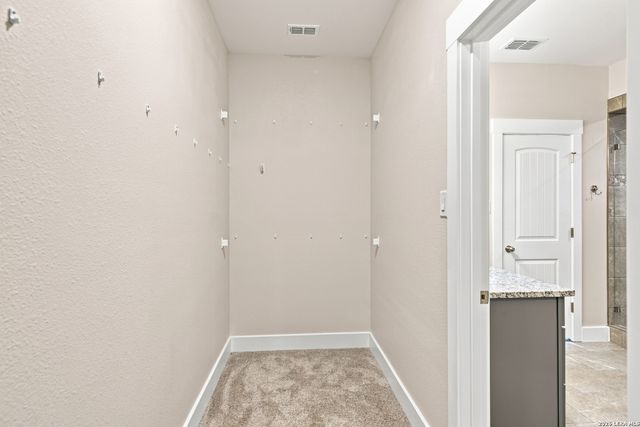 130 Merion Ln, La Vernia, TX 78121