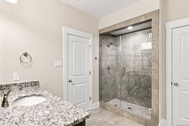 130 Merion Ln, La Vernia, TX 78121