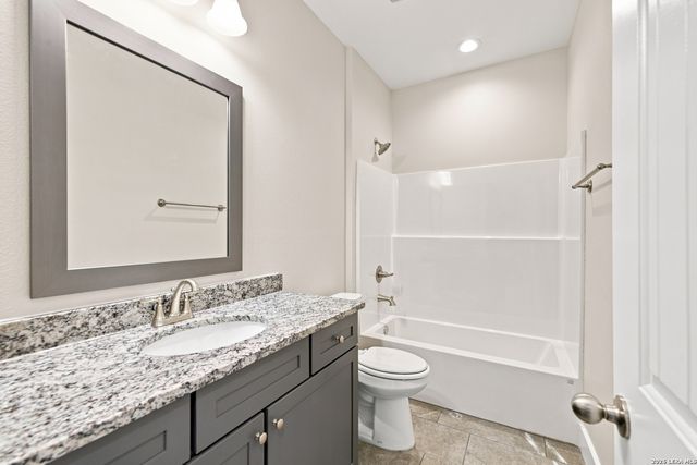 130 Merion Ln, La Vernia, TX 78121