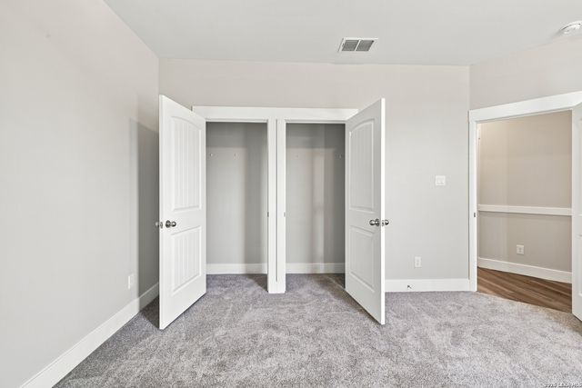 130 Merion Ln, La Vernia, TX 78121