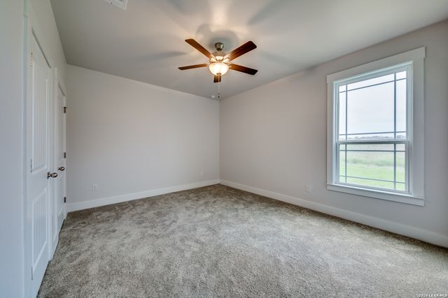 130 Merion Ln, La Vernia, TX 78121