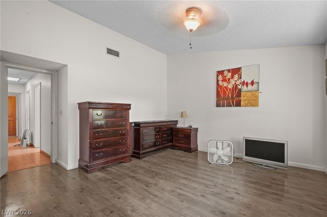 6721 North Brunswick Circle, Las Vegas, NV 89107