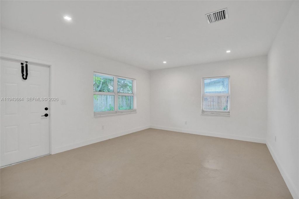 922 NW 4th Ave 4, Fort Lauderdale, FL 33311