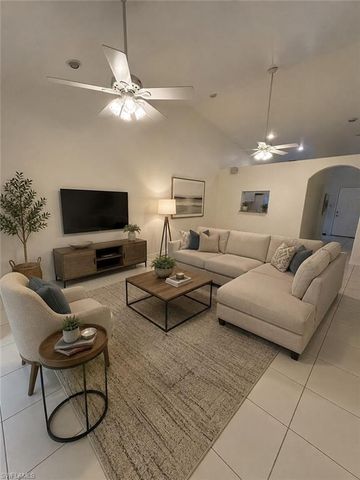 1012 SE 12th TER, Cape Coral, FL 33990