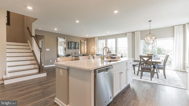 214 LINDSEY DR, Columbia, PA 17512