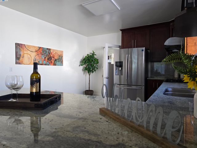 2954 Delaware St, Oakland, CA 94602