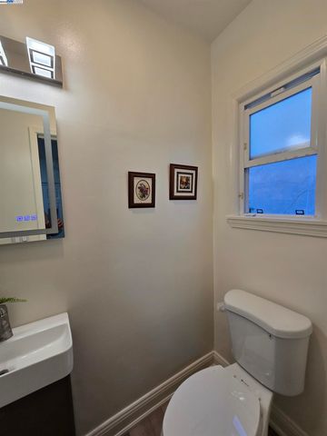 2954 Delaware St, Oakland, CA 94602