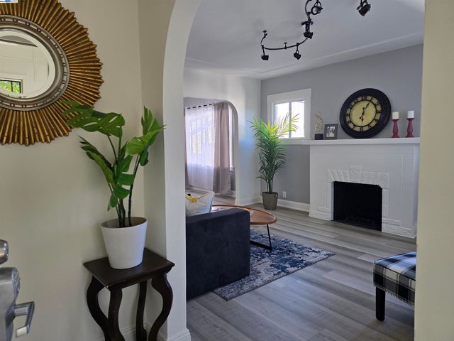2954 Delaware St, Oakland, CA 94602