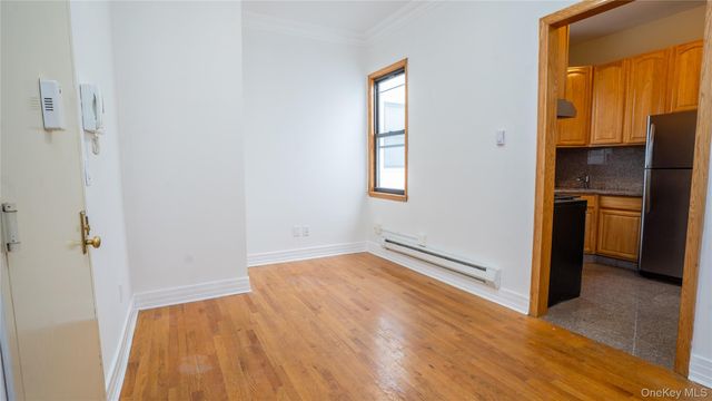 46 North Village Avenue 13, Rockville Centre, NY 11570