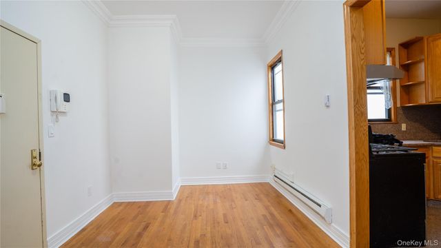 46 North Village Avenue 13, Rockville Centre, NY 11570