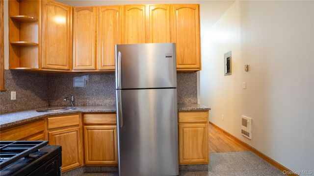 46 North Village Avenue 13, Rockville Centre, NY 11570