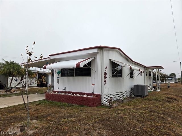 881 Homestead DR, North Fort Myers, FL 33917