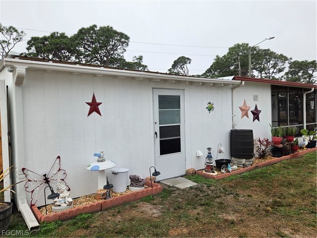 881 Homestead DR, North Fort Myers, FL 33917