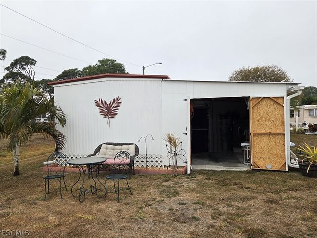 881 Homestead DR, North Fort Myers, FL 33917