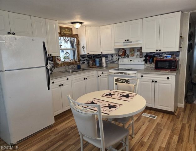 881 Homestead DR, North Fort Myers, FL 33917