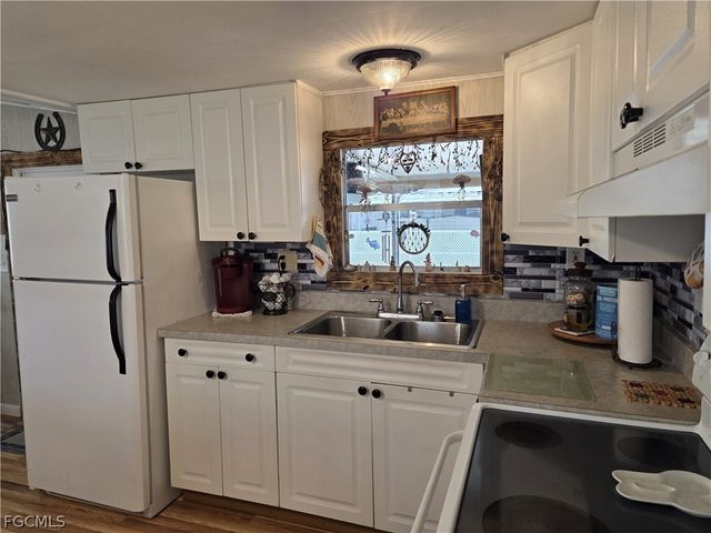 881 Homestead DR, North Fort Myers, FL 33917