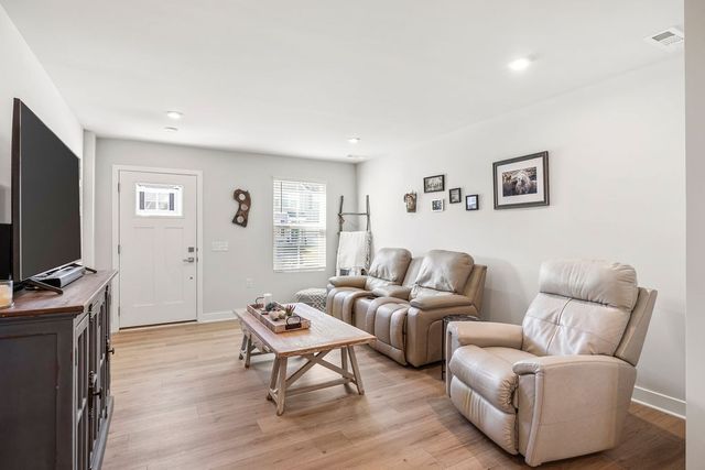 1836 Goldsberry St, Columbia, TN 38401