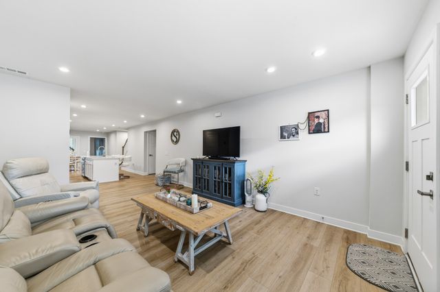 1836 Goldsberry St, Columbia, TN 38401