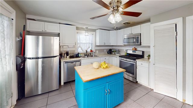 35 Welfare Avenue, Warwick, RI 02888