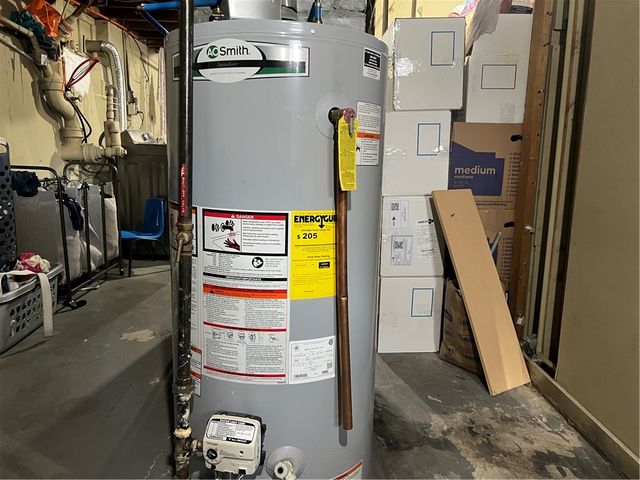 35 Welfare Avenue, Warwick, RI 02888