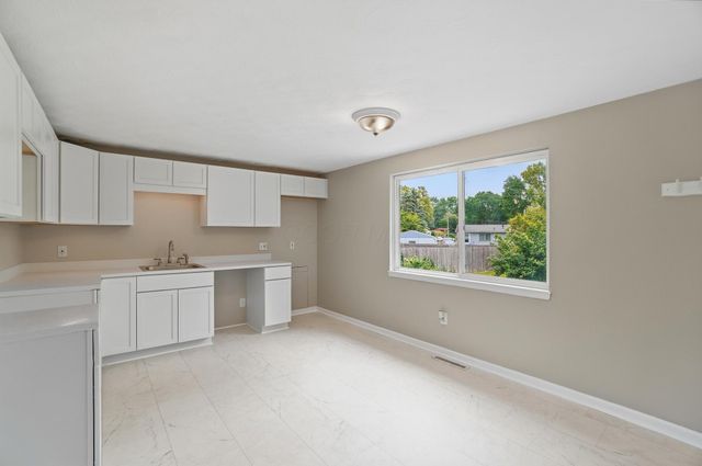2264 Majestic Drive W, Columbus, OH 43232