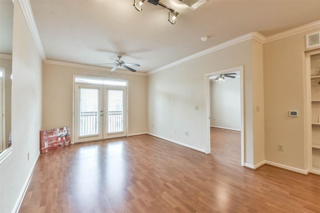 1711 Old Spanish Trail 406, Houston, TX 77054