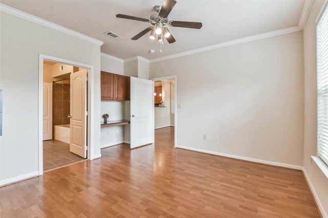 1711 Old Spanish Trail 406, Houston, TX 77054