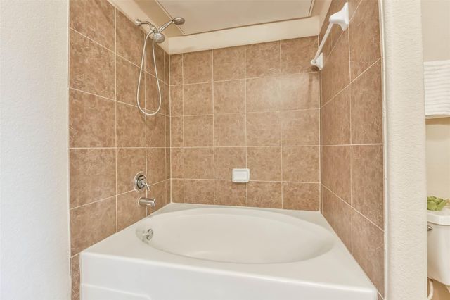 1711 Old Spanish Trail 406, Houston, TX 77054