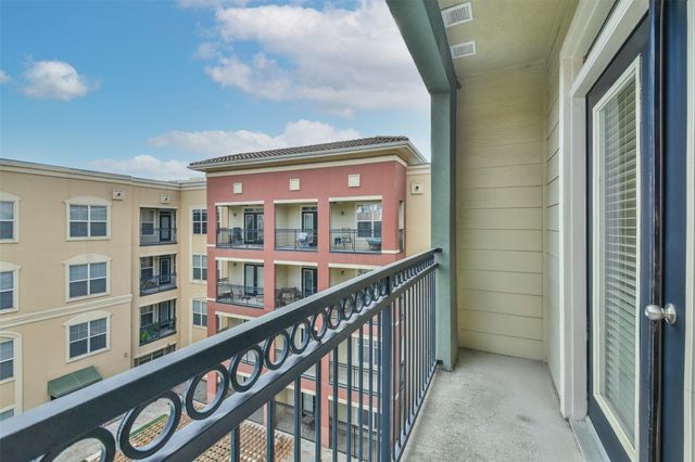 1711 Old Spanish Trail 406, Houston, TX 77054