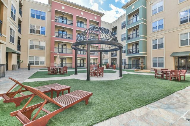 1711 Old Spanish Trail 406, Houston, TX 77054