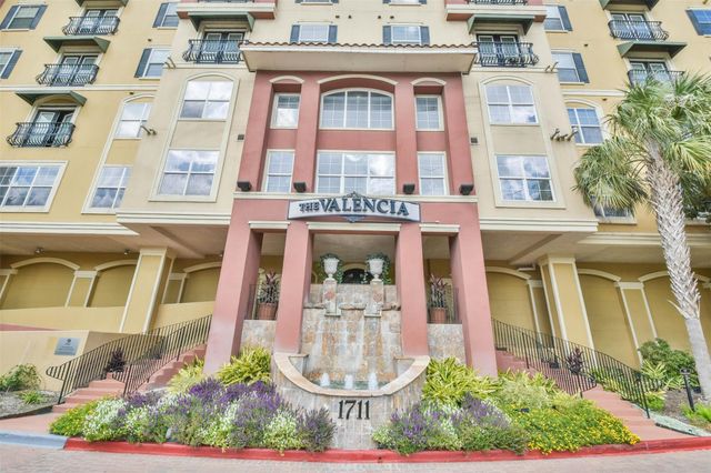 1711 Old Spanish Trail 406, Houston, TX 77054