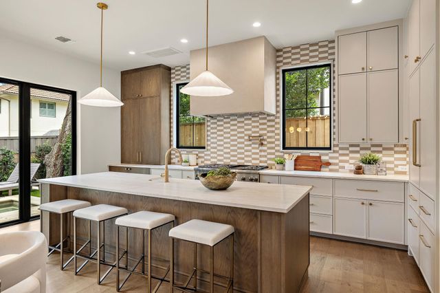 2705 Warren ST, Austin, TX 78703